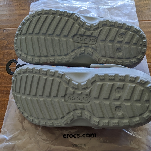 Disney Parks Mickey Holiday Crocs 2021 - Size W7/M5 - Picture 12 of 12